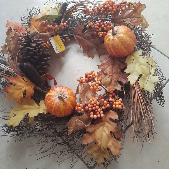 ● Fall Harvest Wreath - Picture 3 of 10